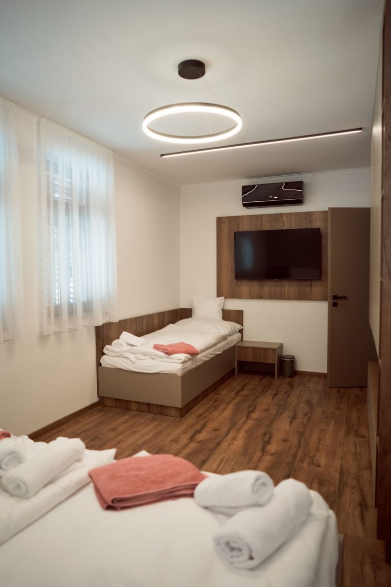 Egyedi hálószoba bútor egyedi ággyal